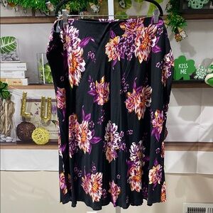 Terra & Sky Floral Skirt - Black and Purple size 3 X.  Waist is 23 length is 32